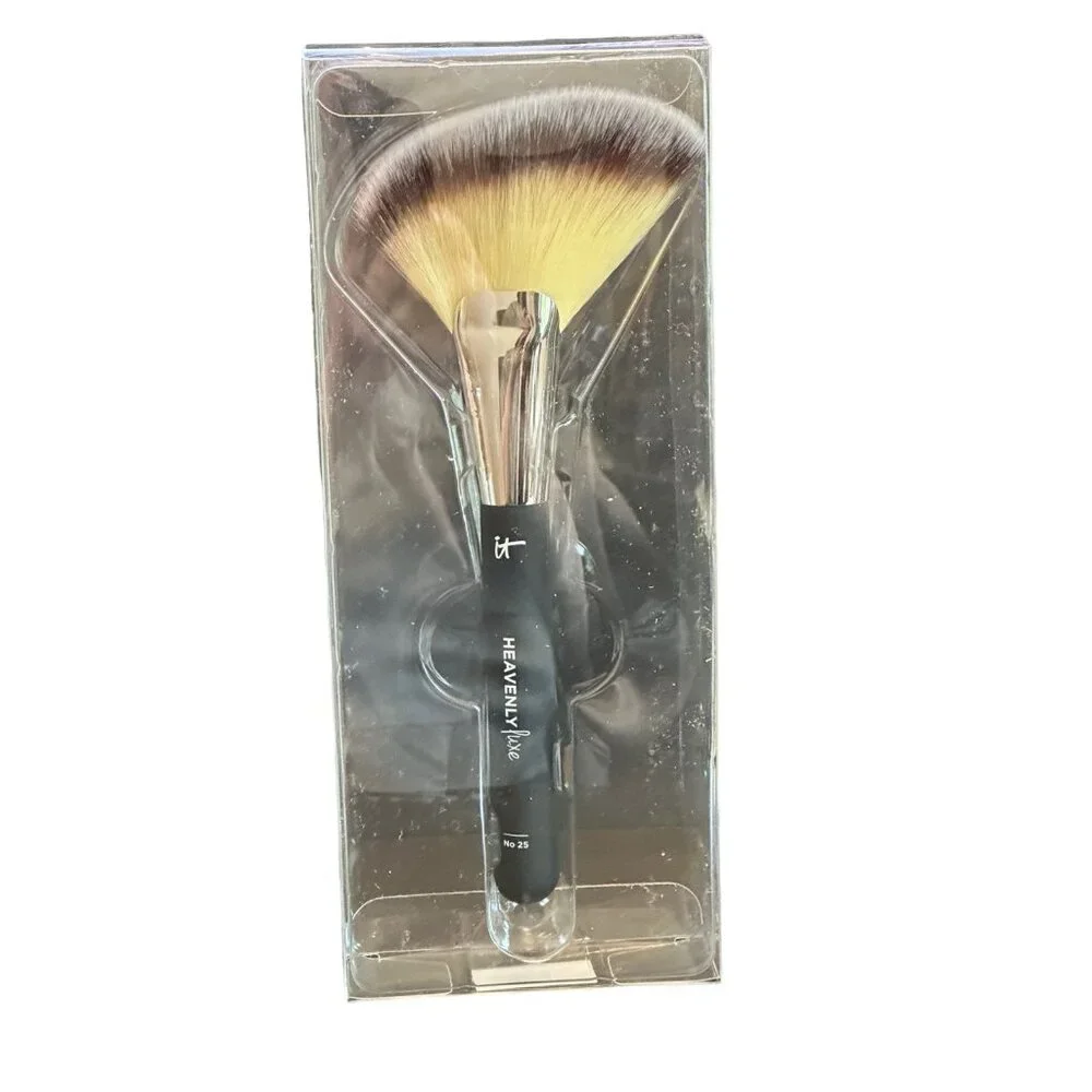 IT COSMETICS Heavenly Luxe Sculpt & Define Blush Brush #25. NEW in Box. Sealed.‎